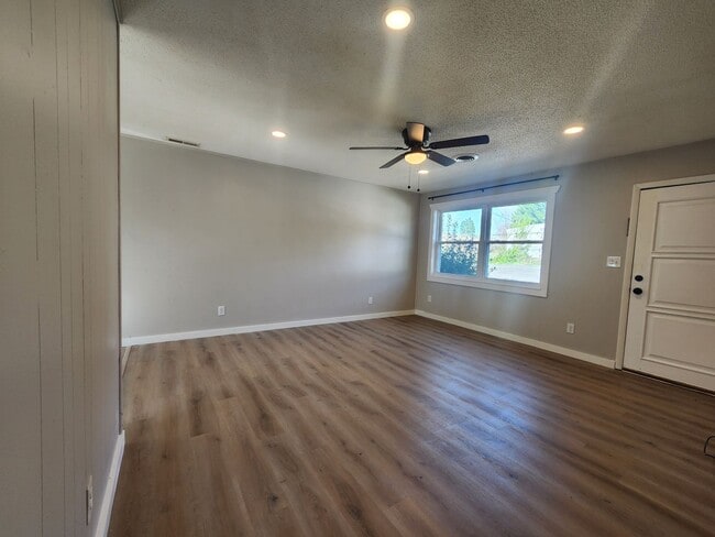 Photo - Maryville 37804 - 2 bedroom 1 bath duplex - call Tom Parry 865-607-3649