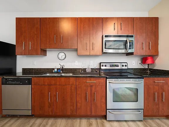 Building Photo - 100 E Gay St Unit 19