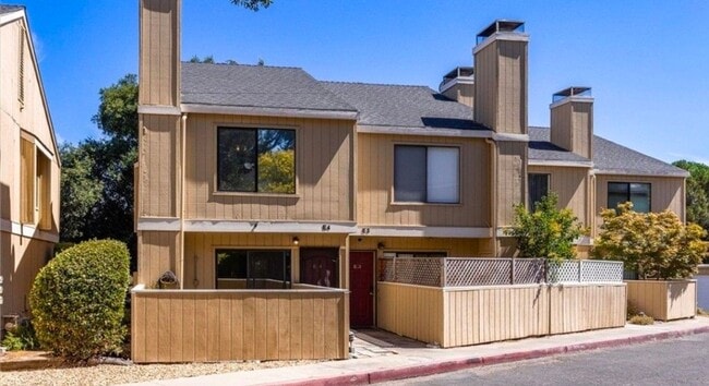 Building Photo - 2 bedroom condo with garage