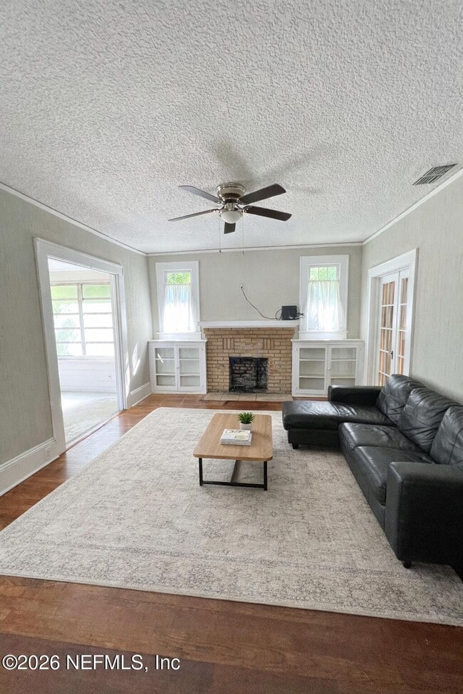 Photo - 226 E 15th St