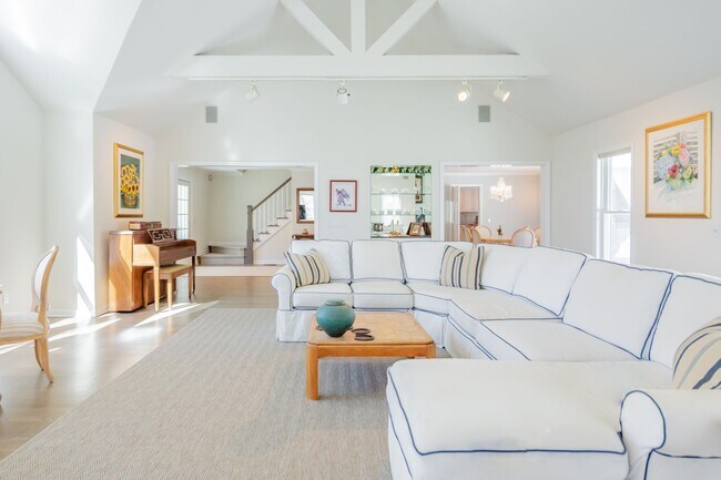 Photo - 1611 Deerfield Rd