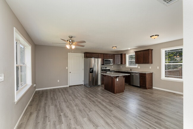 Photo - 305 Dogwood Pl