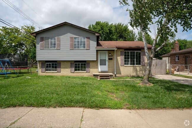 Building Photo - Must see FOUR bedroom Trilevel home