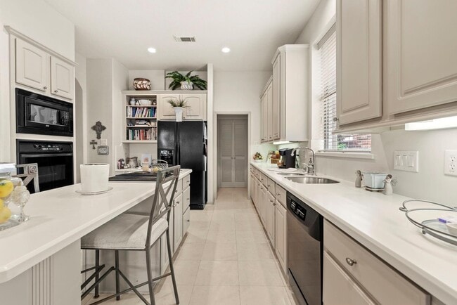 Building Photo - 4513 Country Club View