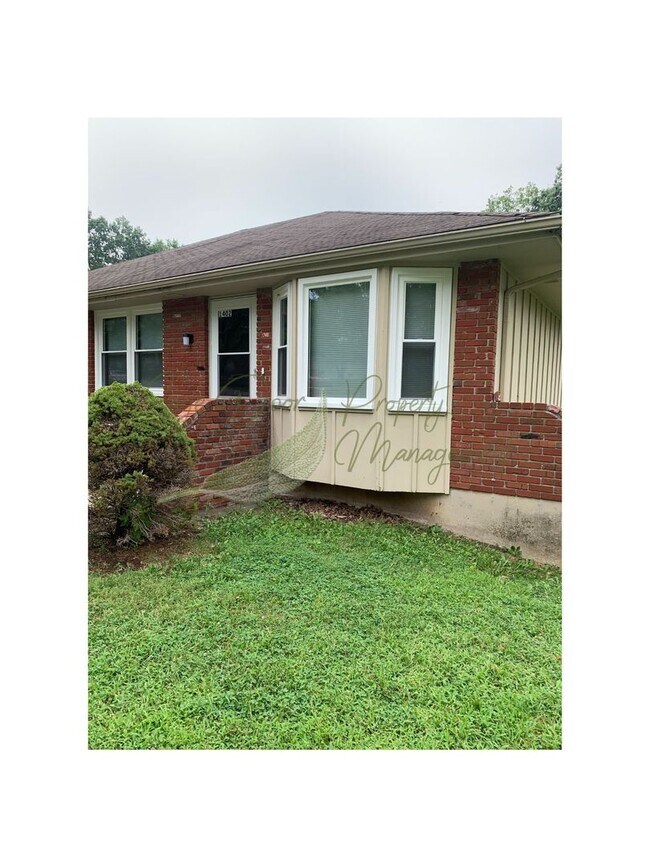 Photo - 3 BEDROOM IN BLUE SPRINGS!!!