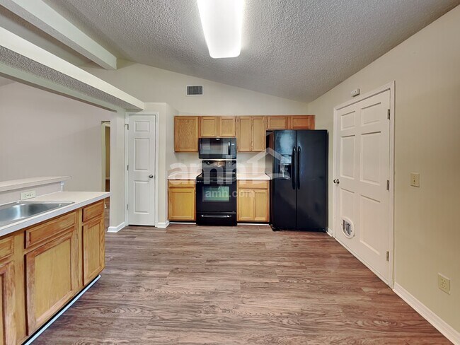 Photo - 2175 Hovington Cir E