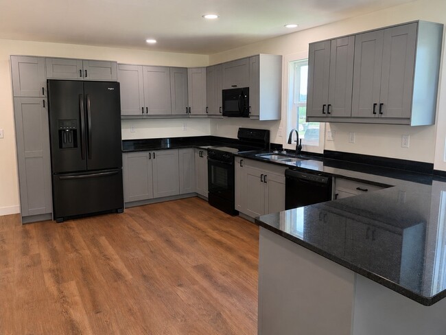 Photo - 1050 Bluff St NE