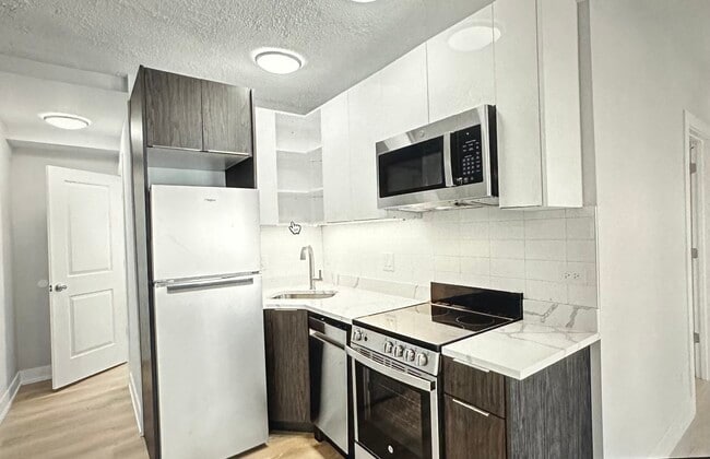 Photo - 6022 N Winthrop Ave