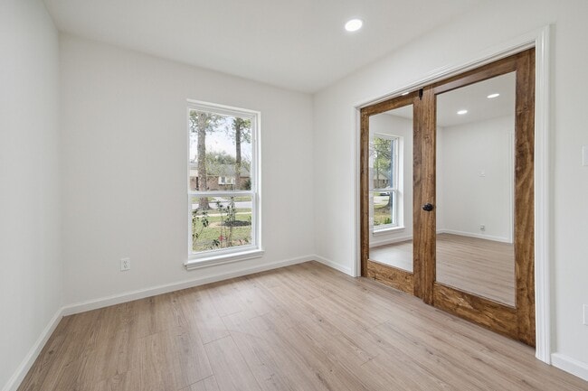Photo - 9719 Springmont Dr