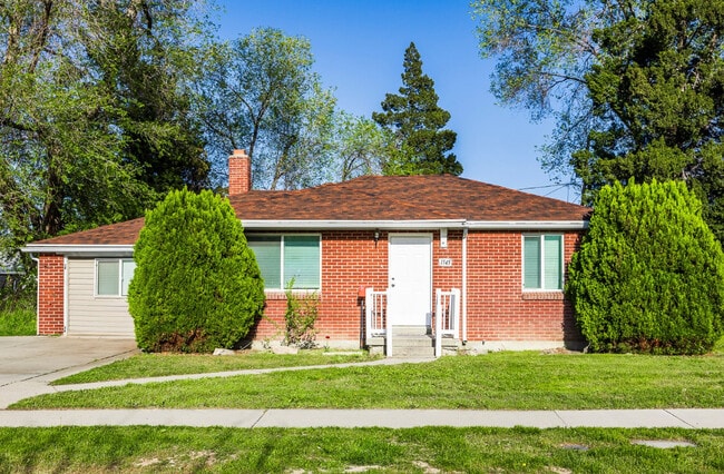 Building Photo - 1145 Montgomery St W