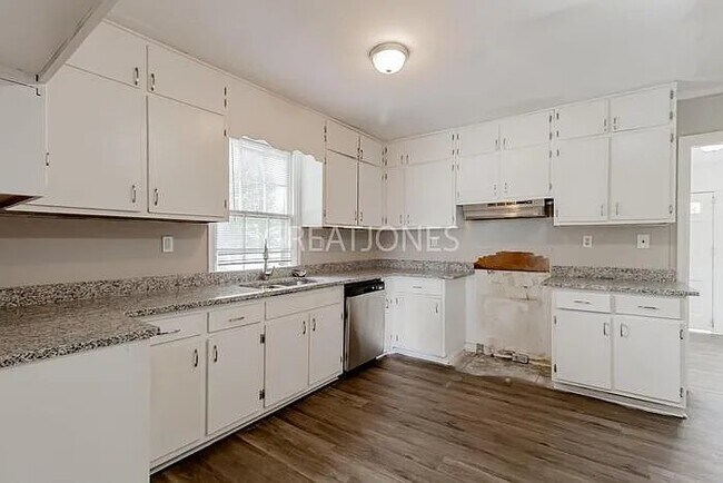 Photo - 3104 Mary Dr