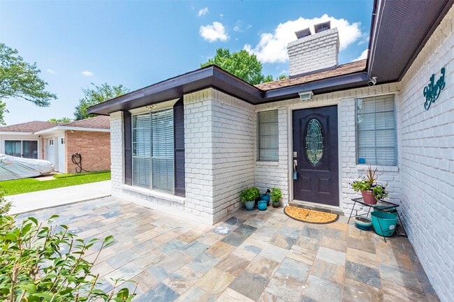 Photo - 405 Avondale Ln