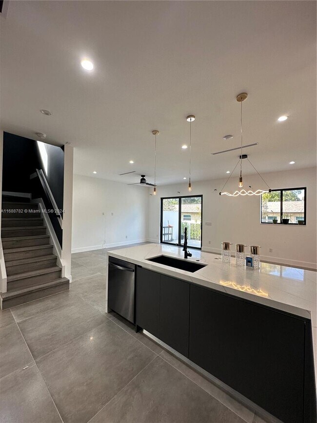 Photo - 4663 SW 32nd Ave