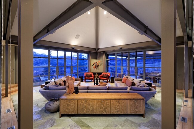 Photo - 821 Cluny Rd