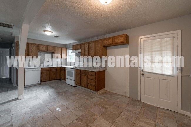 Photo - 908 Greenlea Dr House