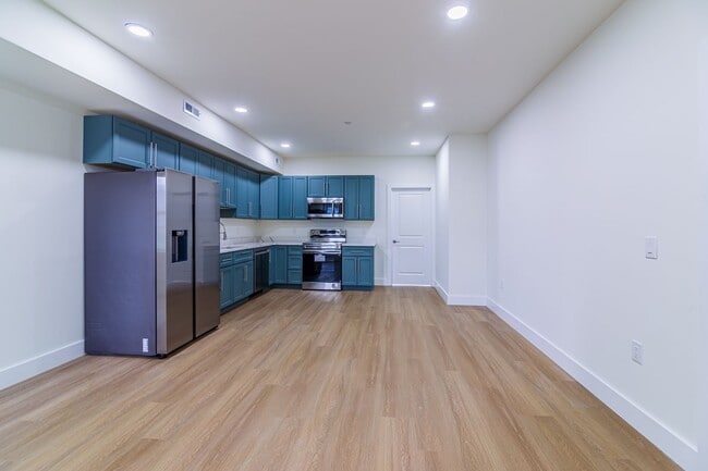 Building Photo - 3956 Parrish St Unit B