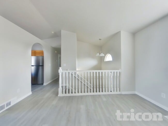 Photo - 5447 Midland Dr