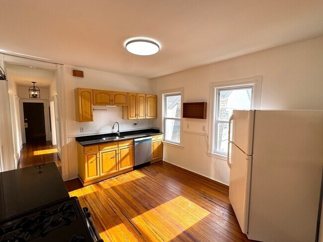 Photo - 67 Washburn Ave Unidad 2