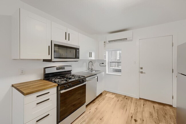 Photo - 3549 N Williams St