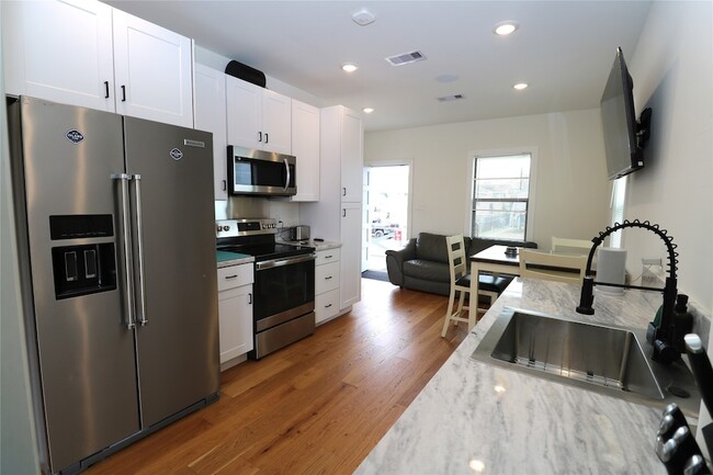 Photo - 5506 Avenue Q