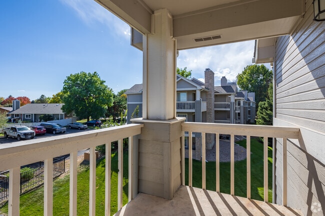 2BR, 1BA - 922SF