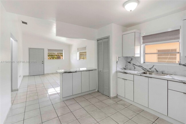 Photo - 642 E 2nd Ave Unit A