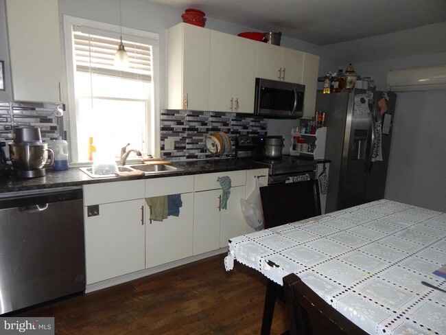 Photo - 245 Noble St