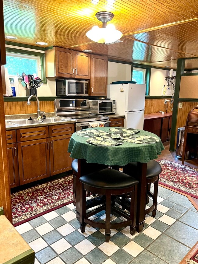 Photo - 739 S Alexander Ave Unit Fully Furnished Lower Level