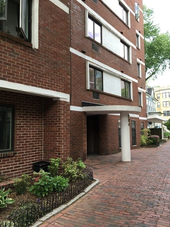 Building Photo - 284 Harvard St Unit 55