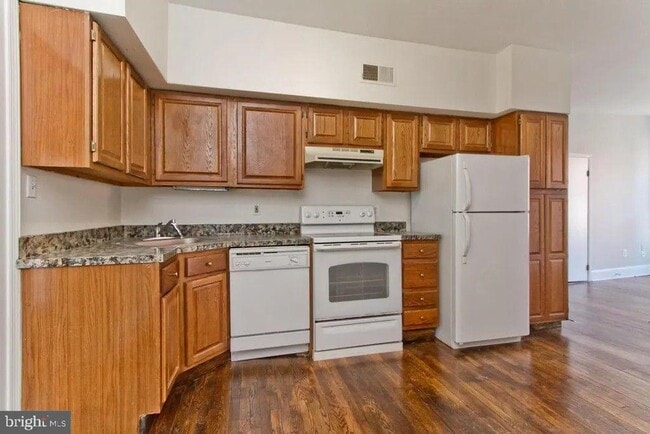 Building Photo - 308 N Market St Unit #2-2