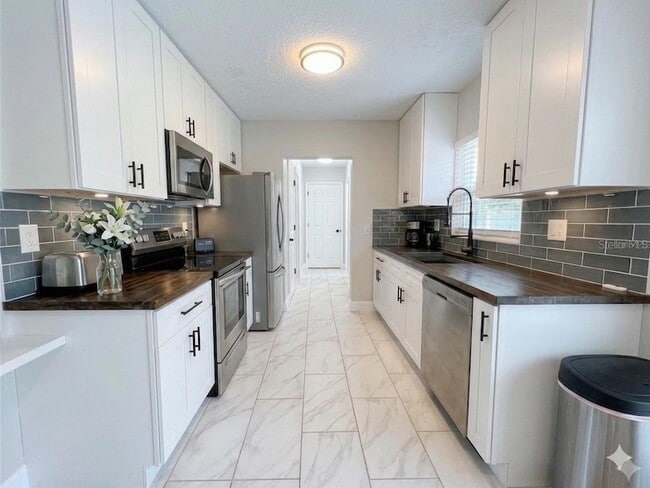 Photo - 2893 Webley Dr NE