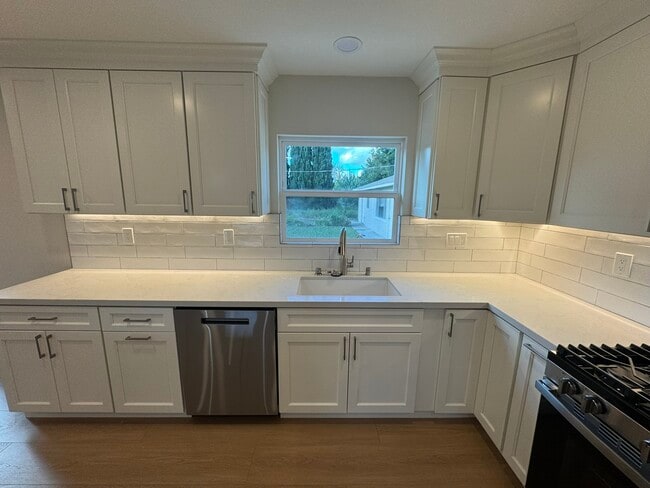 Building Photo - 3185 Oriole Dr