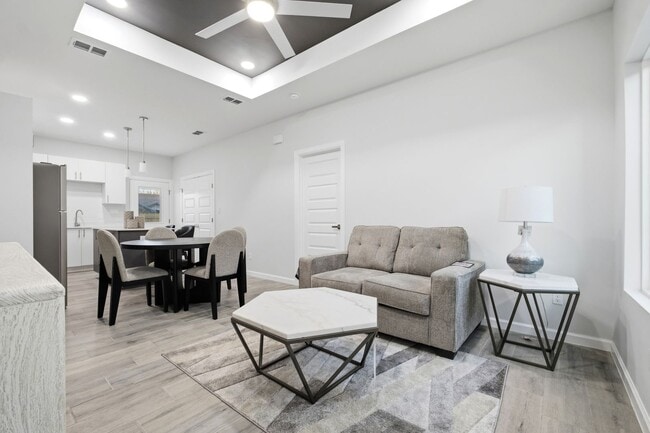 Photo - 1600 Clinton St Unidad #1