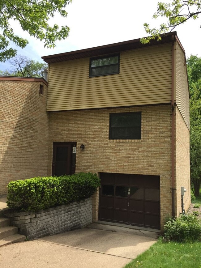 2 Bedroom Townhouse in Shaler - 2 Bedroom Townhouse in Shaler