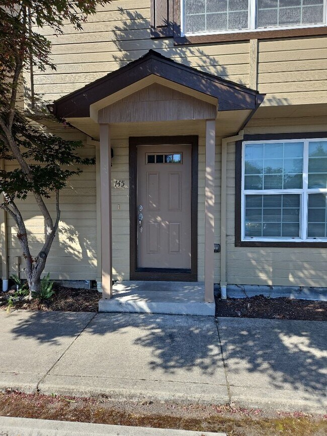 3 Bedroom 2 Bath - 3 Bedroom 2 Bath Townhome