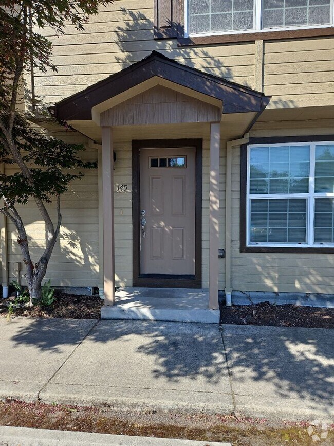 Building Photo - 3 Bedroom 2 Bath Rental