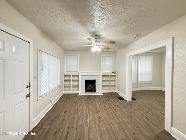 Photo - 1204 W 31st St