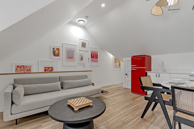 Photo - 195 Osler St Unit 1