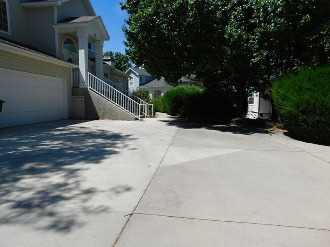 Building Photo - The Glen at Horizon Drive Rental