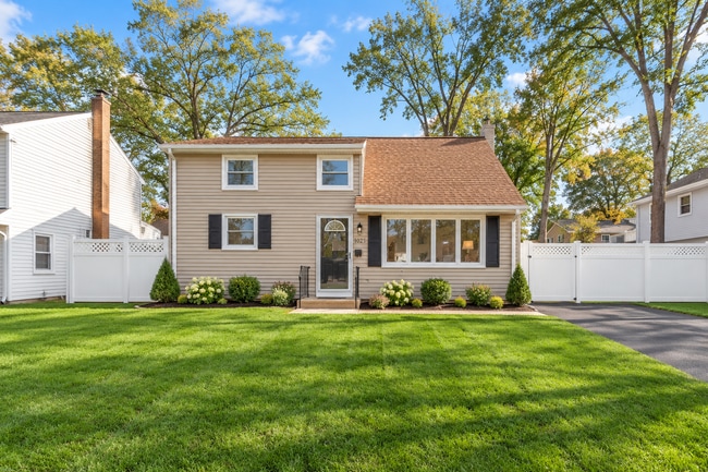 Inviting curb appeal with a well-maintained front lawn, attractive landscaping, and a welcoming entr