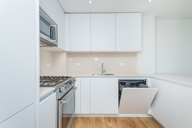 Building Photo - 1390 Columbia Rd Unit 12K Rental