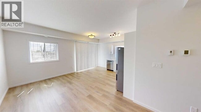 Photo - 10101-10105 105 Ave