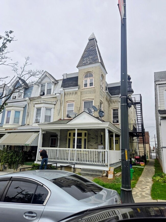 Building Photo - 841 N 7th St Unit 3