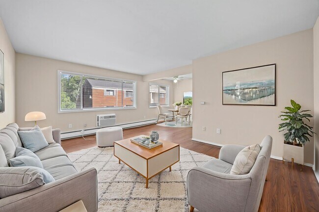 Photo - 138-154 Woodhill Dr