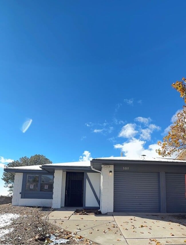 Building Photo - Total Face Lift on this beautiful NE Heights 3 Bedroom 2 Bathroom 2 Car Garage