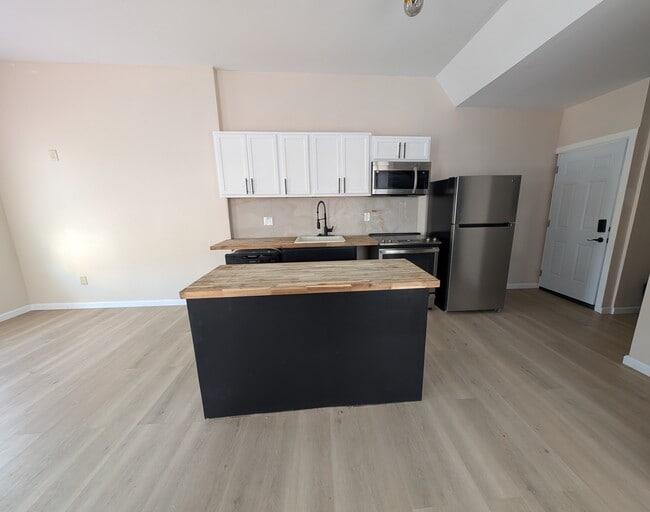 Building Photo - 2352 N 29th St Unit 3