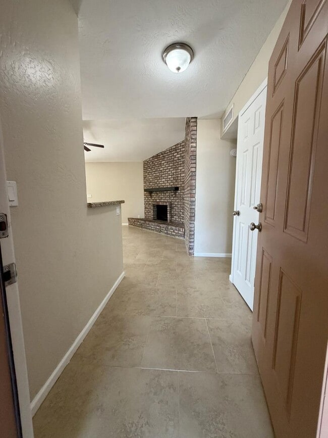 Photo - 113 W Wagoner Rd