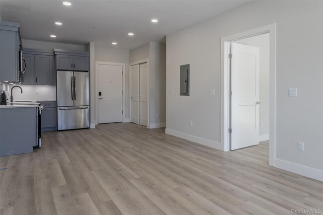 Photo - 124 S Main St