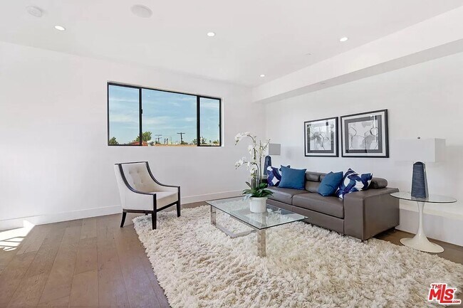 Photo - 6077 Hargis St