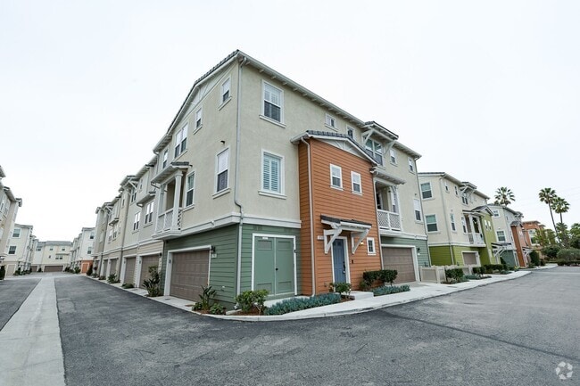 Building Photo - 2 Bedroom 2.5 Bath Townhome near Seabridge...